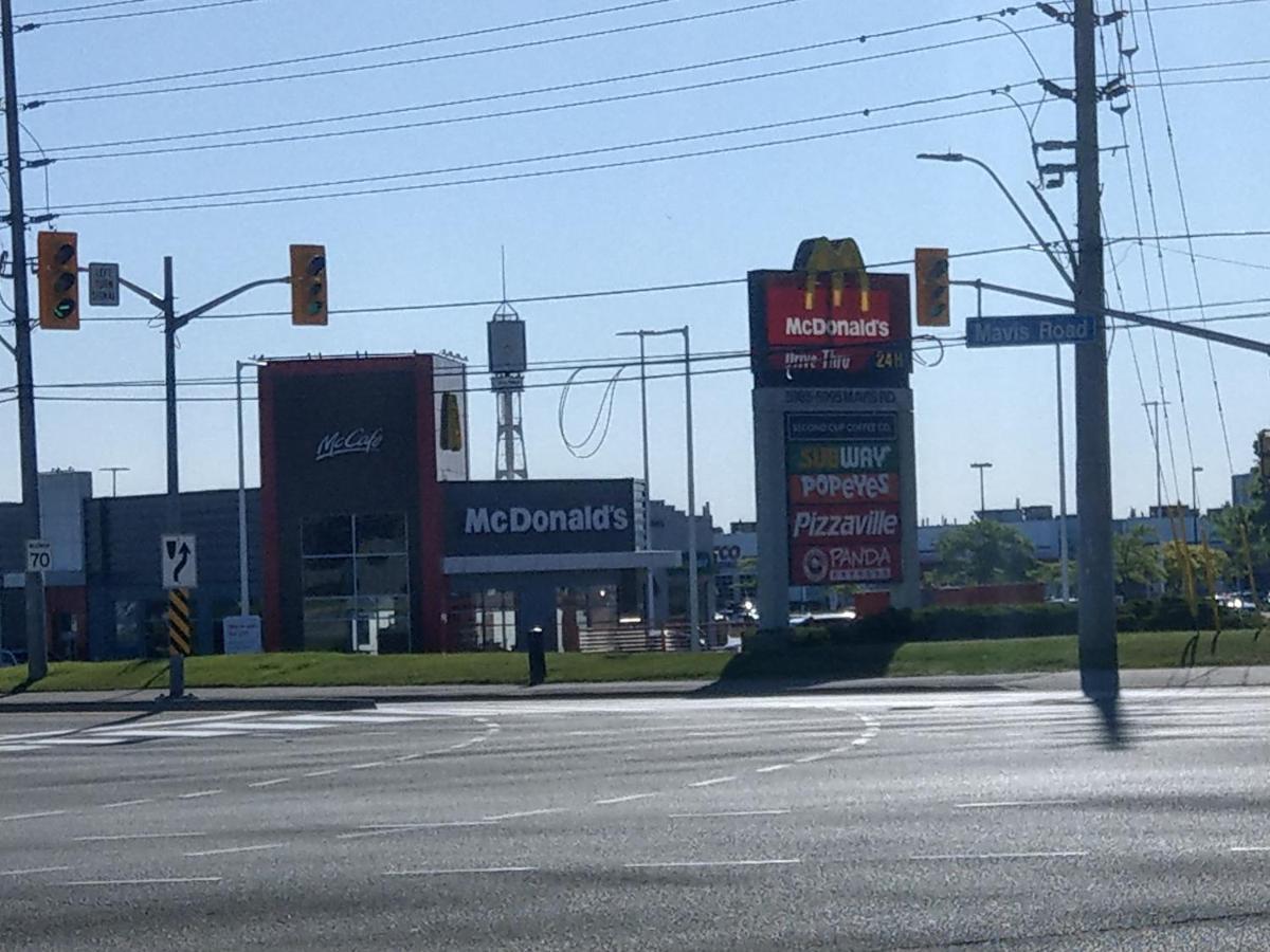 Home Stay Near The Airport Mississauga Extérieur photo